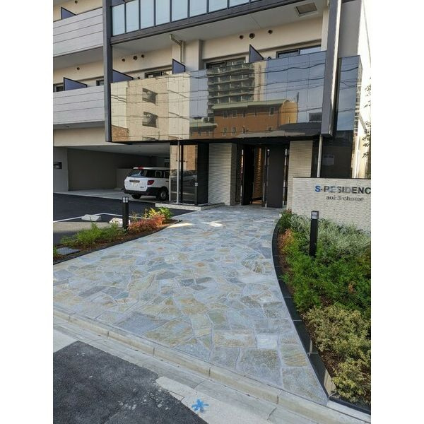 ファステート葵桜通リブレ(S-RESIDENCE葵三丁目)のエントランス