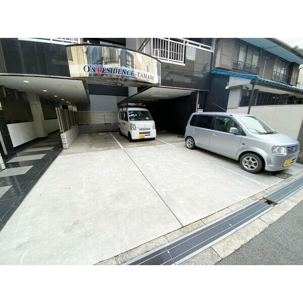 オズレジデンス玉出の駐車場