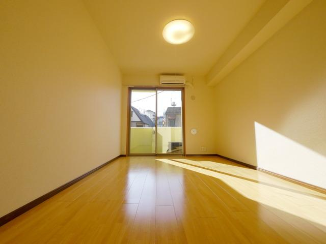 板橋区前野町５丁目の賃貸マンションの居間・リビング