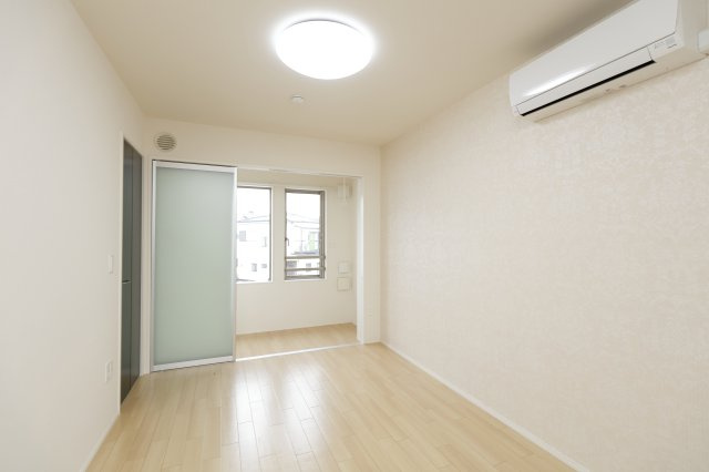 ジャルデーノの洋室