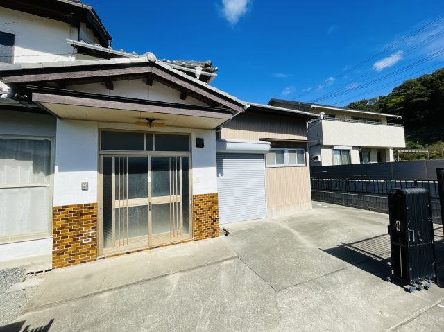 【玄関】 | たつの市御津町岩見/中古戸建 | きれいな玄関です