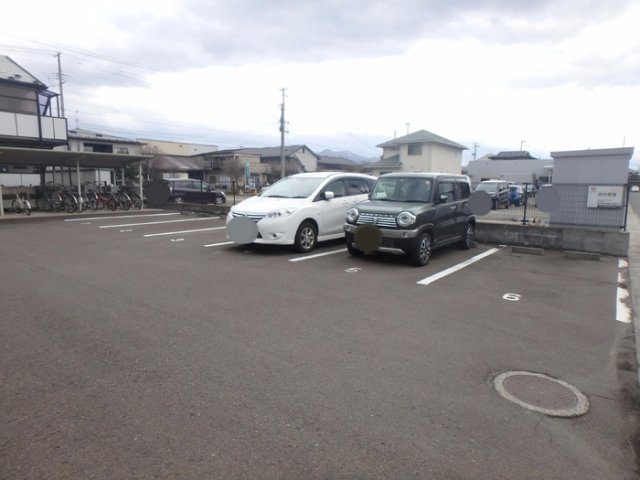 サンハイツ小中島　Eの駐車場