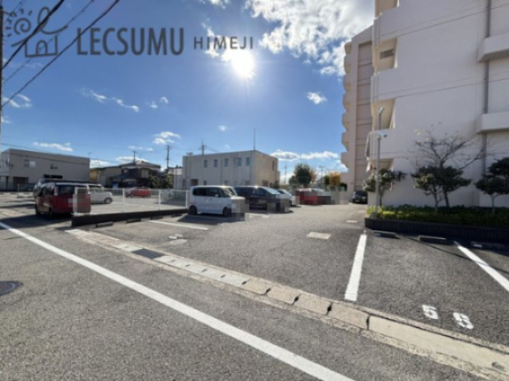 グローバル姫路中地の駐車場