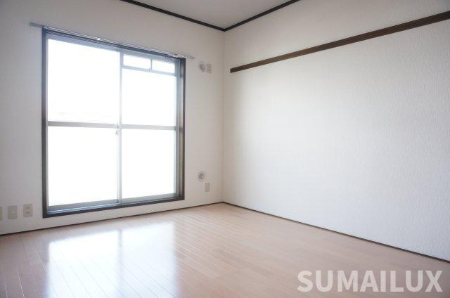 サルヴァトーレ長嶺の洋室