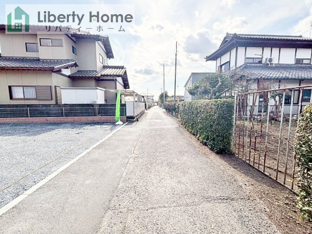 笠間市岩間駅西第3　1号棟　新築戸建の前面道路含む現地写真