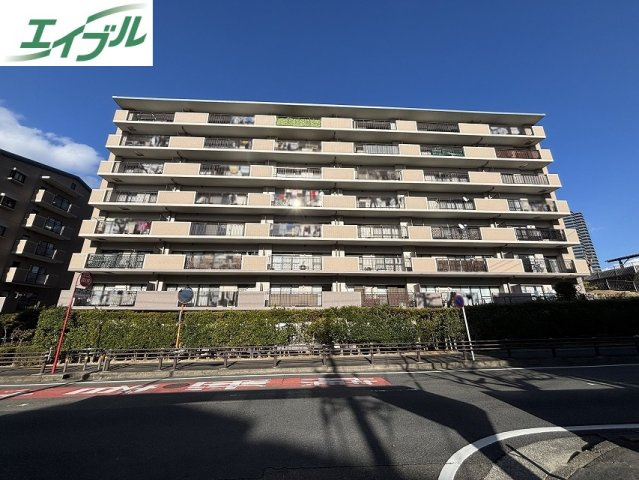 ランディア桃花台1番館の外観|６階・南西角部屋。眺望・通風良好。
スーパー・ホームセンター　すぐ近く。
