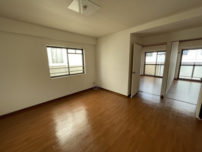 【居間・リビング】 | シャトー玉川第一 | ゆったり過ごせるリビングです