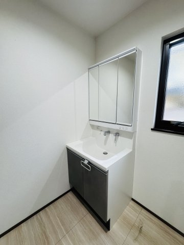 広島市安佐北区亀崎１丁目　中古一戸建の独立洗面台