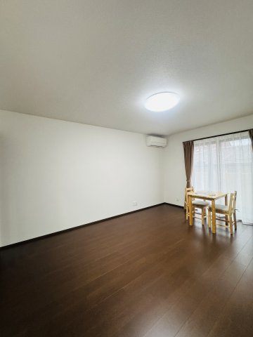 広島市安佐北区亀崎１丁目　中古一戸建の居間・リビング
