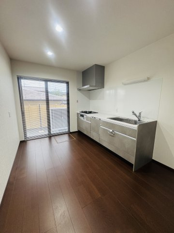 【キッチン】 | 広島市安佐北区亀崎１丁目　中古一戸建 | 壁撤去予定
広々LDK空間となります