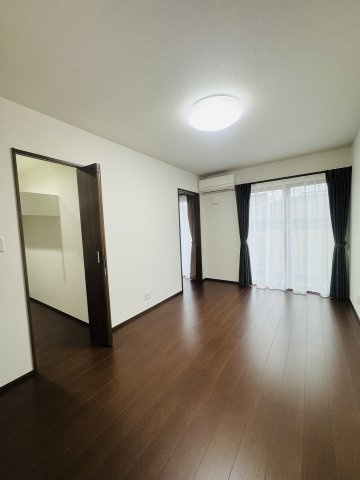 【洋室】 | 広島市安佐北区亀崎１丁目　中古一戸建 | 7.5帖洋室