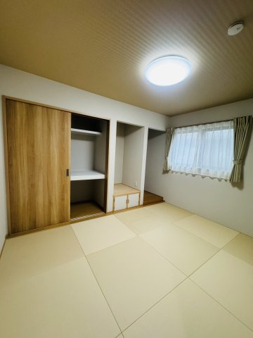広島市安佐北区亀崎１丁目　中古一戸建の和室|6帖和室