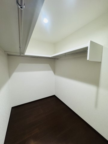 広島市安佐北区亀崎１丁目　中古一戸建の収納|広々ウォークインクローゼット