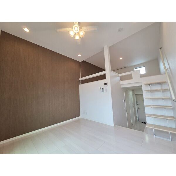 DUPLEX豊田本町　名古屋市賃貸　仲介手数料無料の居間・リビング