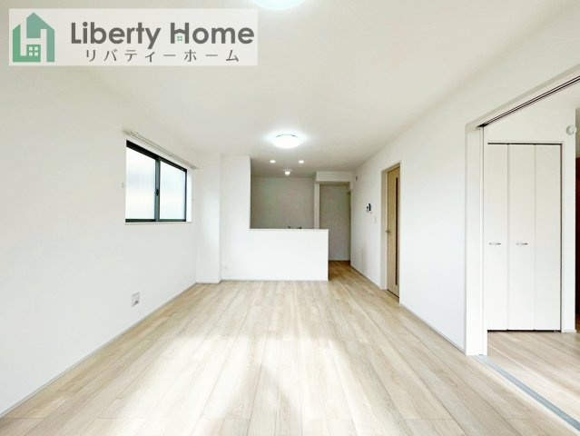 ひたちなか市平磯町　新築戸建の居間・リビング