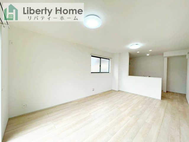 ひたちなか市平磯町　新築戸建の居間・リビング