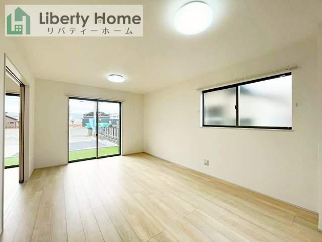 ひたちなか市平磯町　新築戸建の居間・リビング