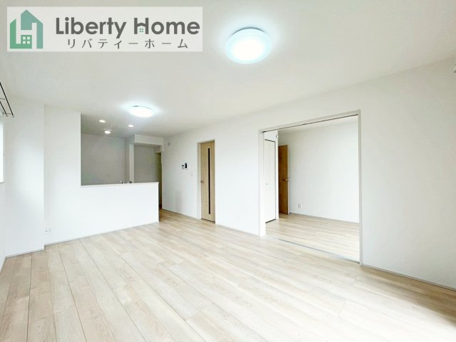 ひたちなか市平磯町　新築戸建の居間・リビング