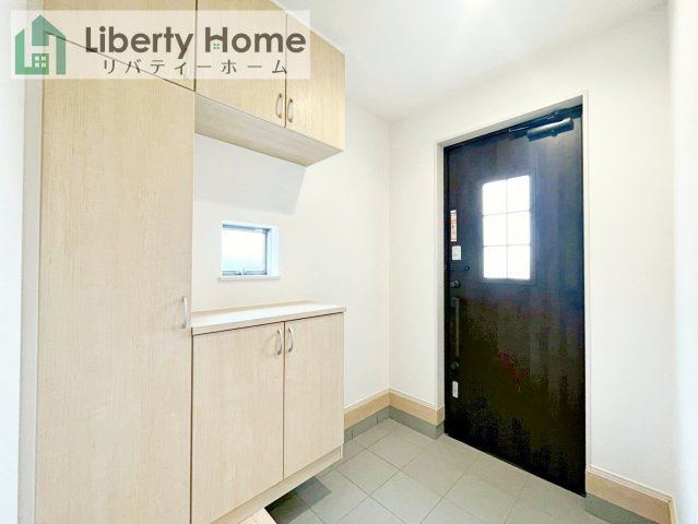 ひたちなか市平磯町5567番　新築戸建の玄関