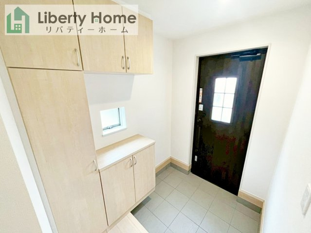 ひたちなか市平磯町5567番　新築戸建の玄関