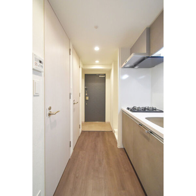 【玄関】 | アドバンス大阪ビヤン | 明るい玄関です