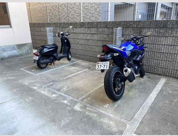 S-FORT福島EBIEの駐車場