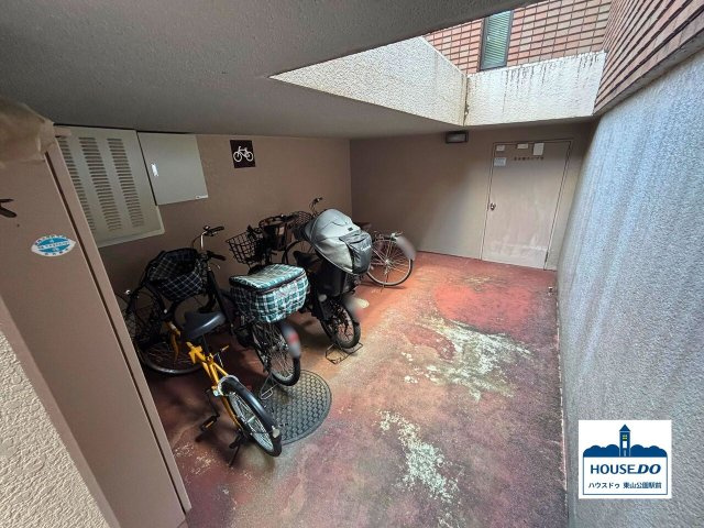 ペット可♪駐車場有！全居室収納&南向き住居！野村向山ヒルズの駐輪場|敷地内駐輪場の様子