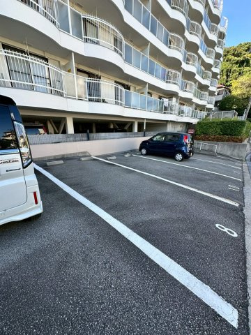 コボリマンション夙川老松台の駐車場