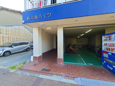 【エントランス】 | 新大阪ハイツ | 外観とマッチしたエントランスです