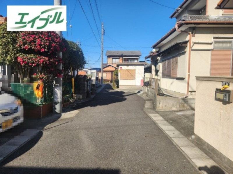 小牧市元町2丁目　中古戸建の前面道路含む現地写真