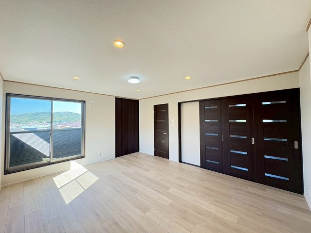 令和７年９月リフォーム完了◆並列駐車２台可能◆収納豊富なファミリー向け住宅◆伏見区醍醐勝口町の洋室|洋室