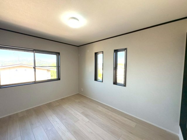 令和７年９月リフォーム完了◆並列駐車２台可能◆収納豊富なファミリー向け住宅◆伏見区醍醐勝口町の洋室|洋室