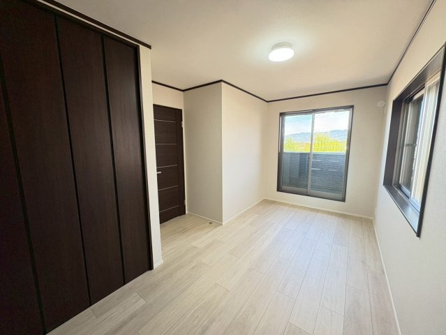 令和７年９月リフォーム完了◆並列駐車２台可能◆収納豊富なファミリー向け住宅◆伏見区醍醐勝口町の洋室|洋室