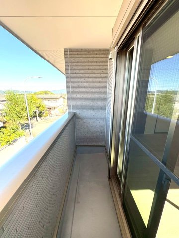 令和７年９月リフォーム完了◆並列駐車２台可能◆収納豊富なファミリー向け住宅◆伏見区醍醐勝口町のバルコニー|バルコニー