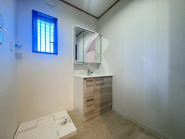 令和７年９月リフォーム完了◆並列駐車２台可能◆収納豊富なファミリー向け住宅◆伏見区醍醐勝口町の洗面所|洗面室