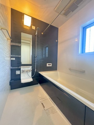 令和７年９月リフォーム完了◆並列駐車２台可能◆収納豊富なファミリー向け住宅◆伏見区醍醐勝口町の浴室|浴室