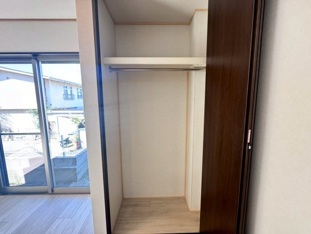 令和７年９月リフォーム完了◆並列駐車２台可能◆収納豊富なファミリー向け住宅◆伏見区醍醐勝口町の居間・リビング|リビング収納