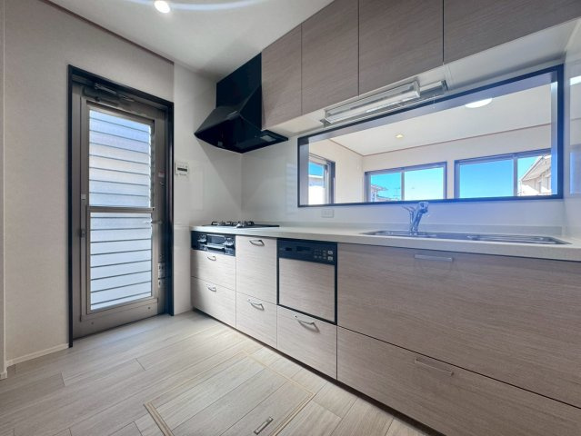 令和７年９月リフォーム完了◆並列駐車２台可能◆収納豊富なファミリー向け住宅◆伏見区醍醐勝口町のキッチン|キッチン