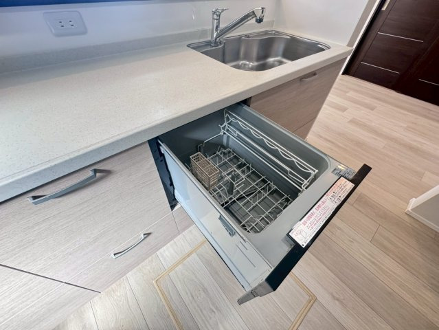 令和７年９月リフォーム完了◆並列駐車２台可能◆収納豊富なファミリー向け住宅◆伏見区醍醐勝口町のキッチン|食器洗浄乾燥機