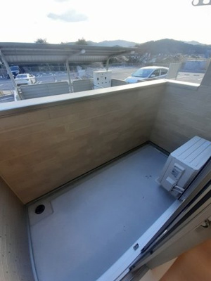 【バルコニー】 | シエル　エトワール | 外からの目が気にならないバルコニーで洗濯物が干せます