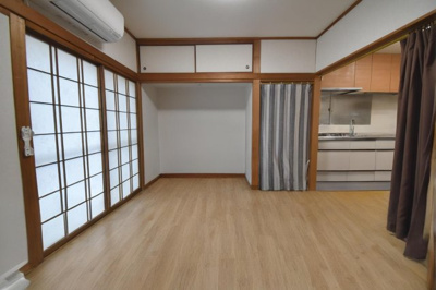 【居間・リビング】 | 東坂元2丁目　売戸建 | ※AI加工しています。家具・家電は売買価格に含みません。