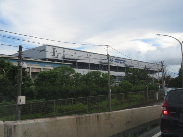 横浜市鶴見区末広町１丁目の倉庫の外観