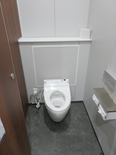 横浜市鶴見区末広町１丁目の倉庫のトイレ