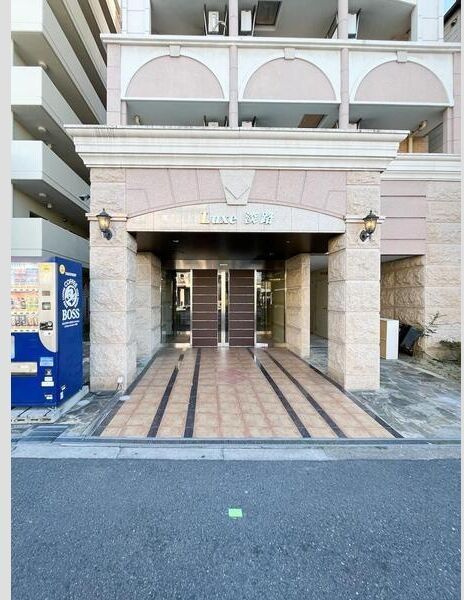 Luxe淡路のエントランス