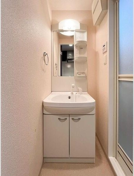 Luxe淡路の洗面所