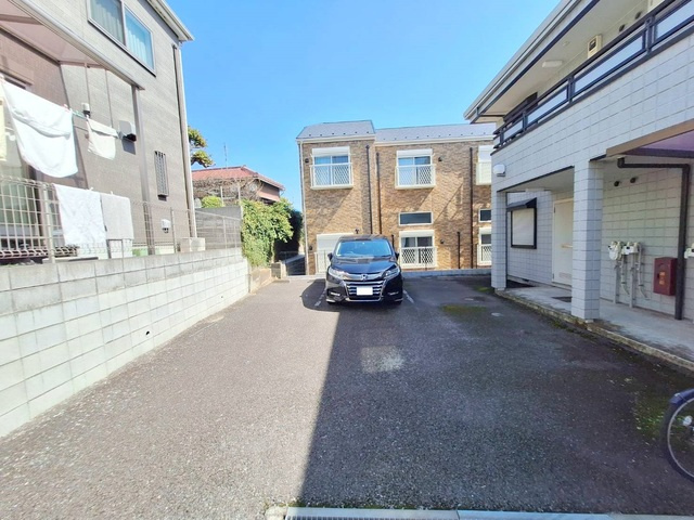 メゾンアゼリアの駐車場