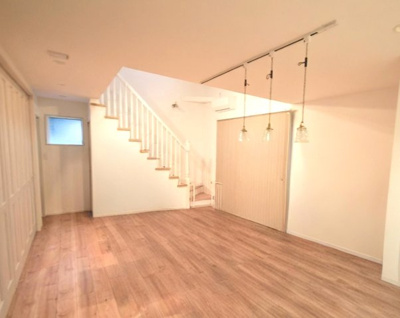 【居間・リビング】 | 清和1丁目戸建て | ※AI家具消し機能で家具を削除しております。