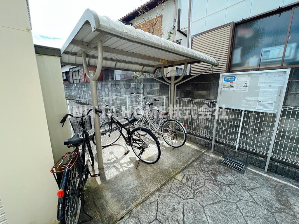 プラシード東町のその他共用部分|屋根付きの駐輪場は無料です☆彡