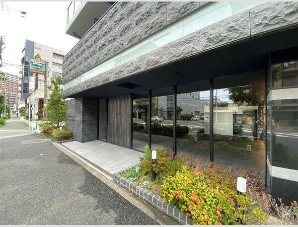 S-RESIDENCE三国WESTのエントランス