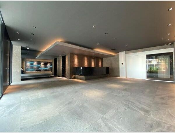 S-RESIDENCE三国WESTのロビー